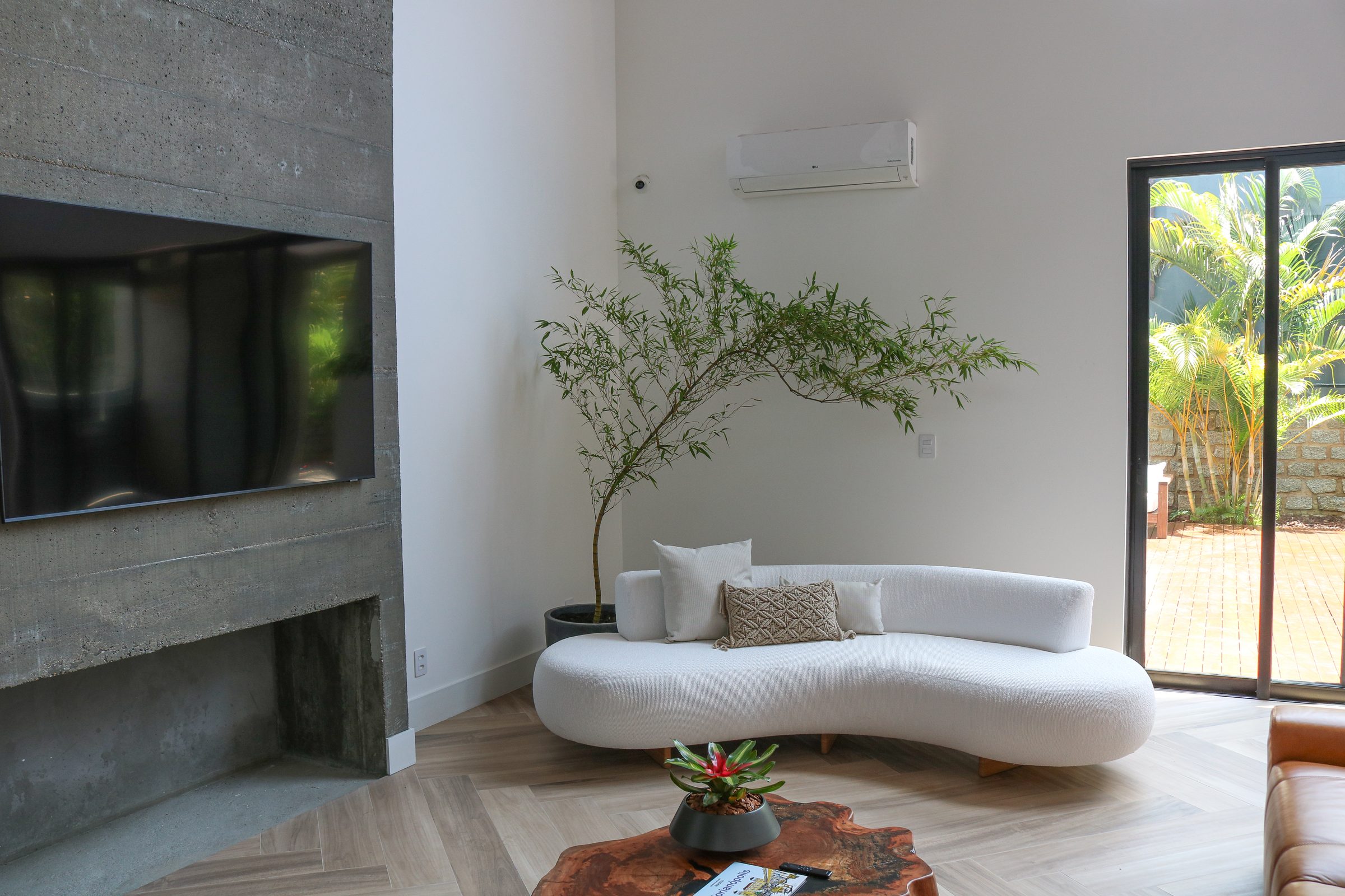 Casa Praia Mole, living fireplace wall