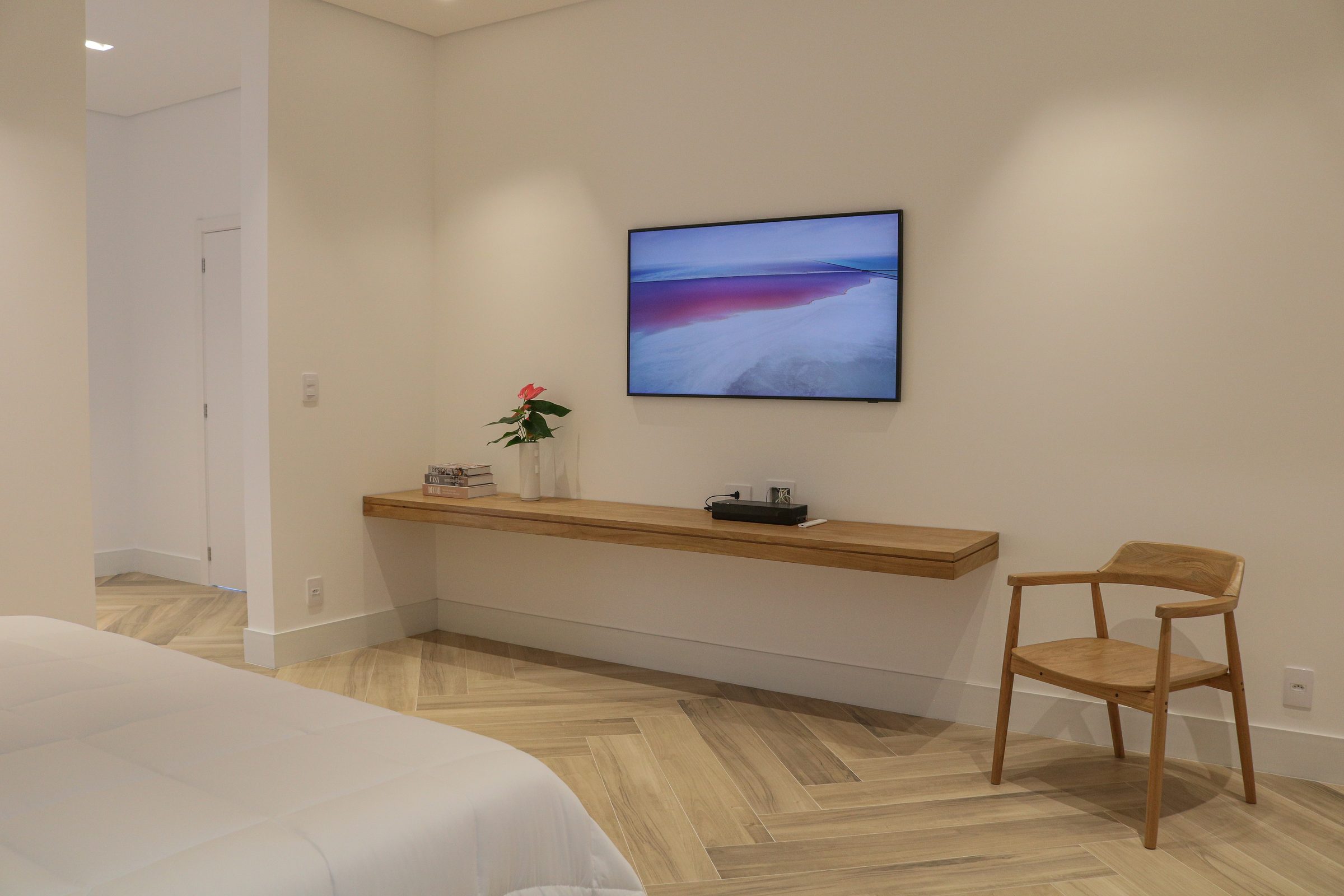 Casa Praia Mole, tv desk room