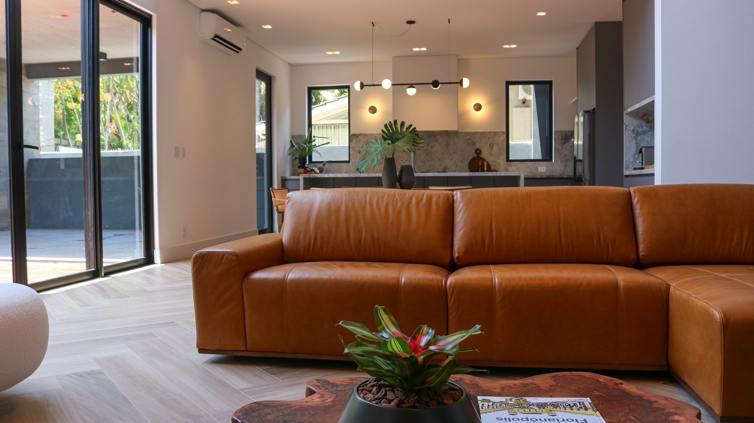 Casa Praia Mole, living leather sofa