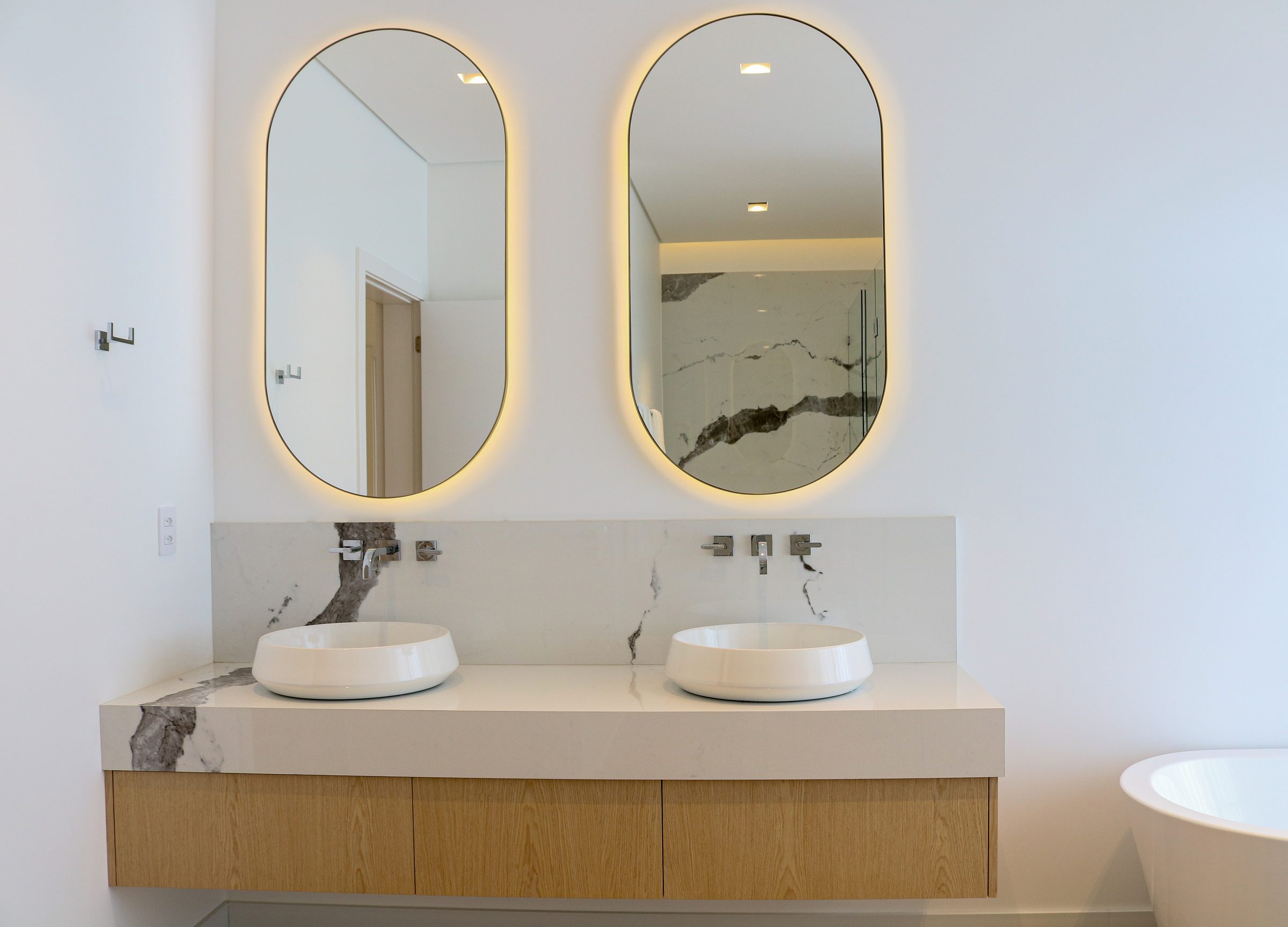 Casa Praia Mole, main bathroom vanity